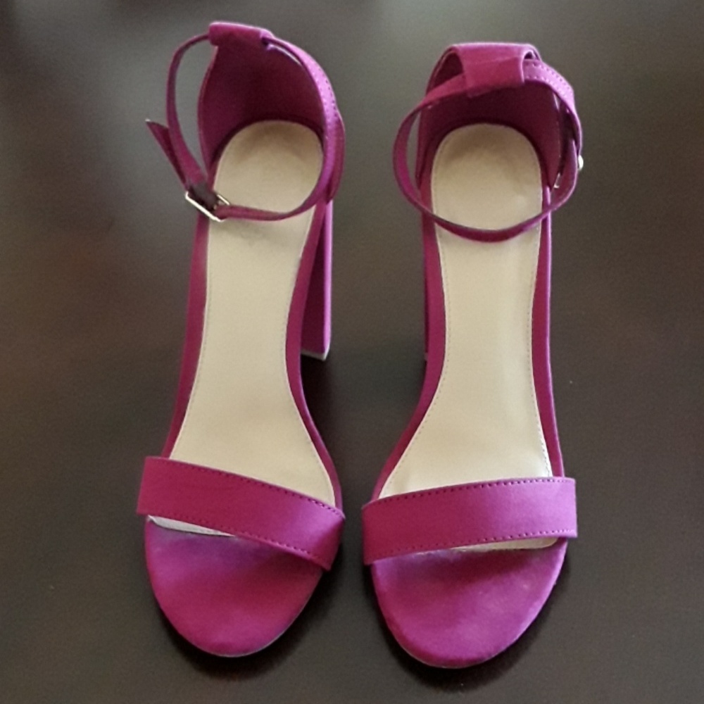 Christa Berry Ankle Strap Sandlals Size 8
